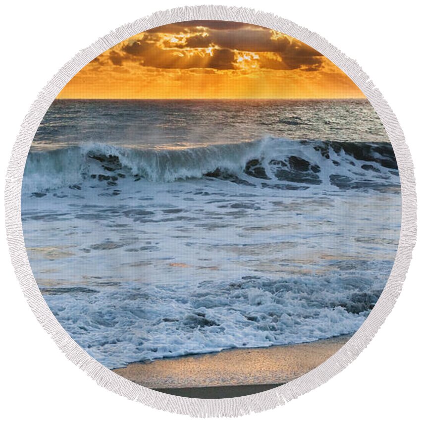 Cape Cod National Seashore Round Beach Towel featuring the photograph Morning Rays by Bill Wakeley