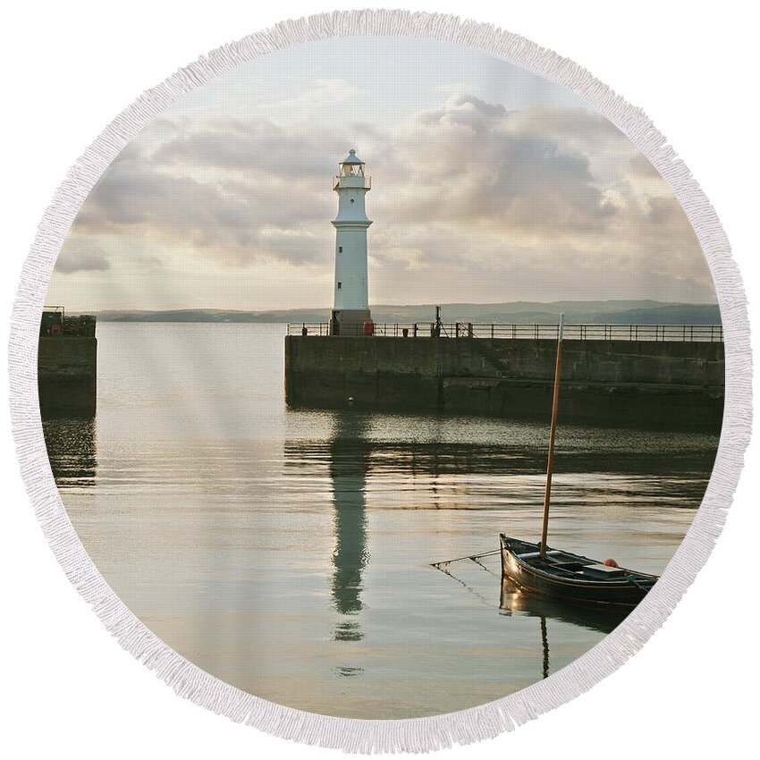 New Heaven Lighthouse Round Beach Towel featuring the photograph Night is coming by Elena Perelman
