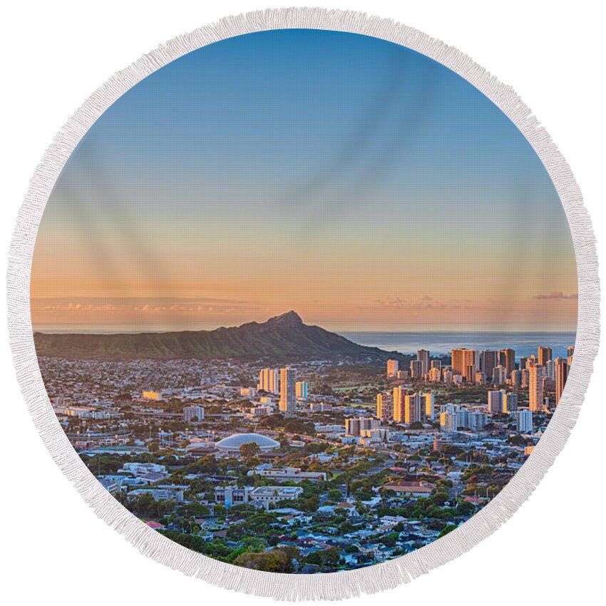 Hawaii Round Beach Towel featuring the photograph Now showing Golden light by Dan McManus
