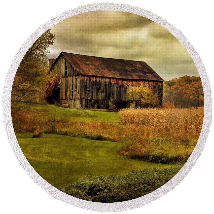 Barn Round Beach Towel featuring the photograph Old Barn In October by Lois Bryan