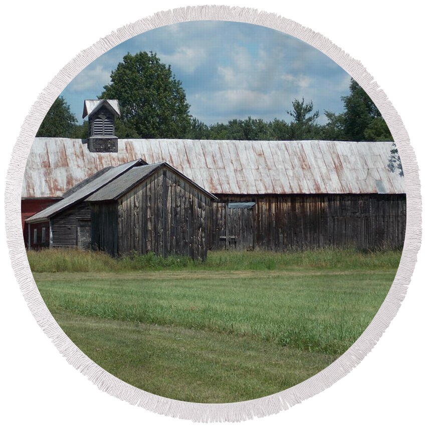 Vermont Round Beach Towel featuring the photograph Old barn in Vermont by Catherine Gagne