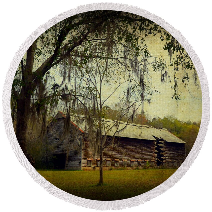 Tobacco Round Beach Towel featuring the photograph Old Tobacco Barn by Carla Parris