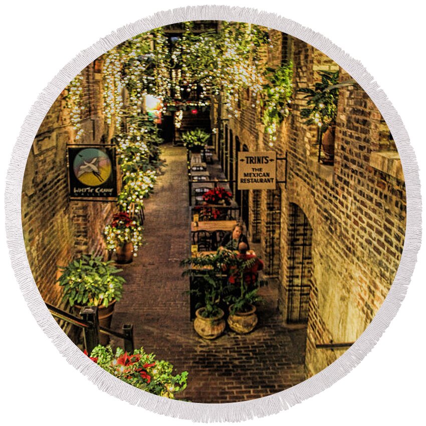 Old Market Historic District Round Beach Towel featuring the photograph Omaha's Old Market Passageway by Elizabeth Winter