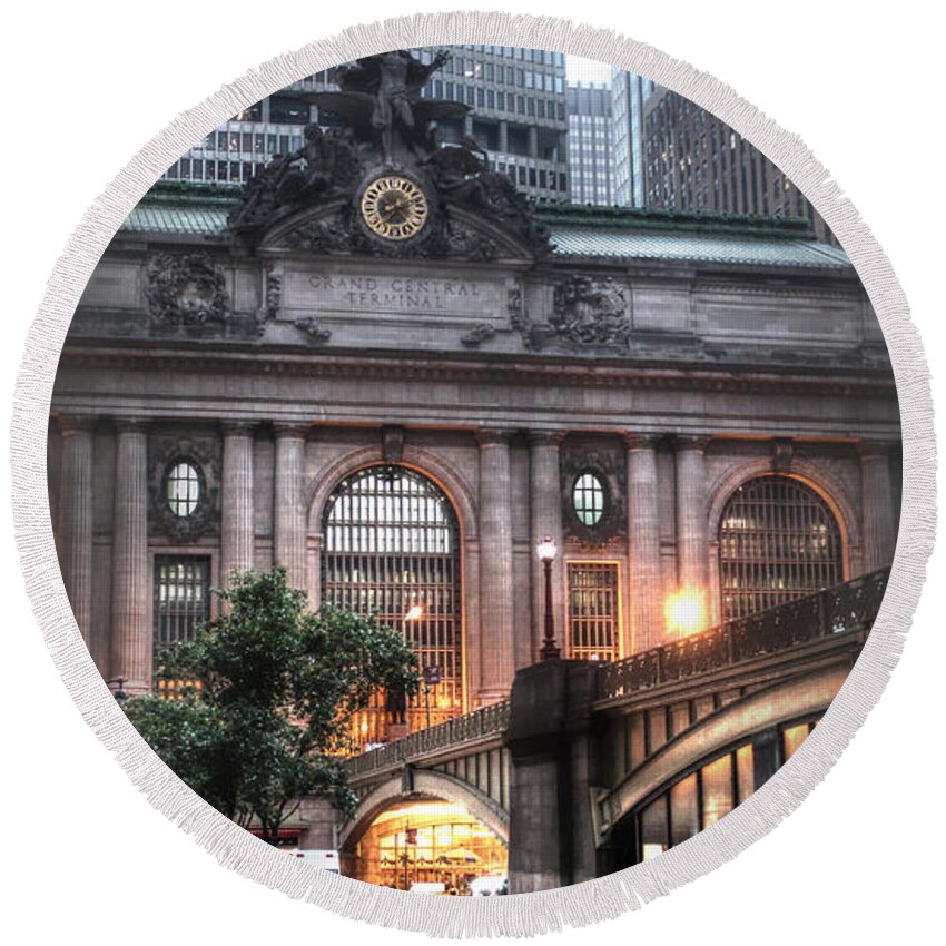 Grand Central Station Round Beach Towel featuring the photograph Outside Grand Central Station by Debra Forand