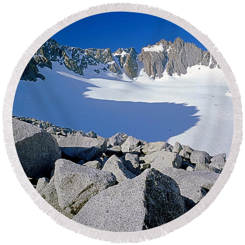 Palisade Peaks Round Beach Towel featuring the photograph 2M6450-Palisade Glacier, CA by Ed Cooper Photography