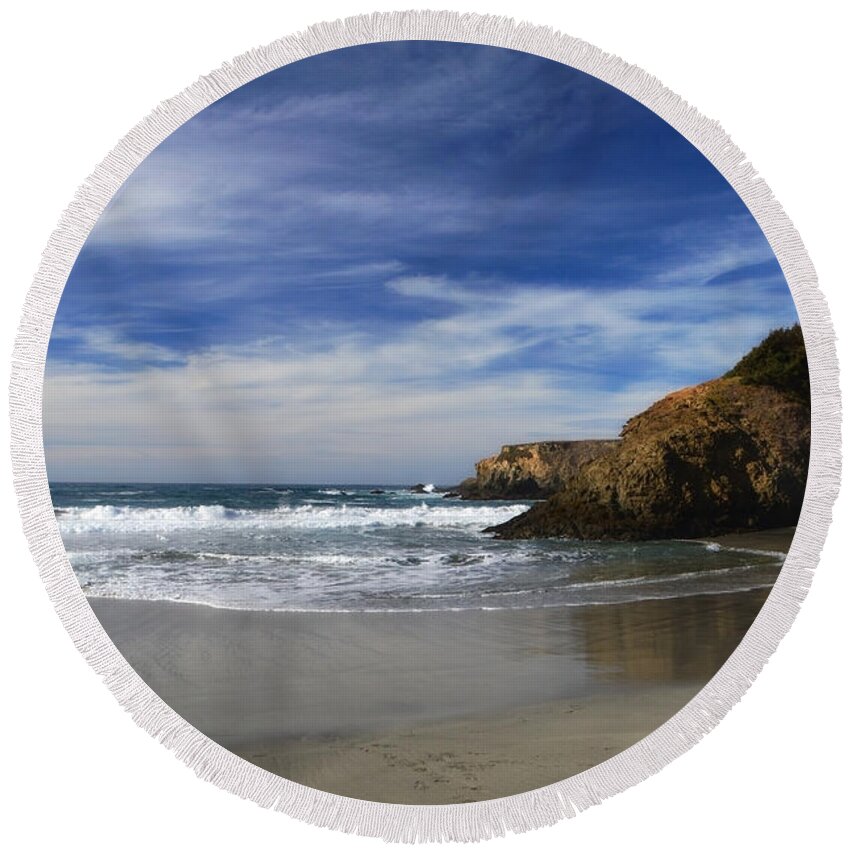 Coast Round Beach Towel featuring the photograph Perfect Day by Donna Blackhall