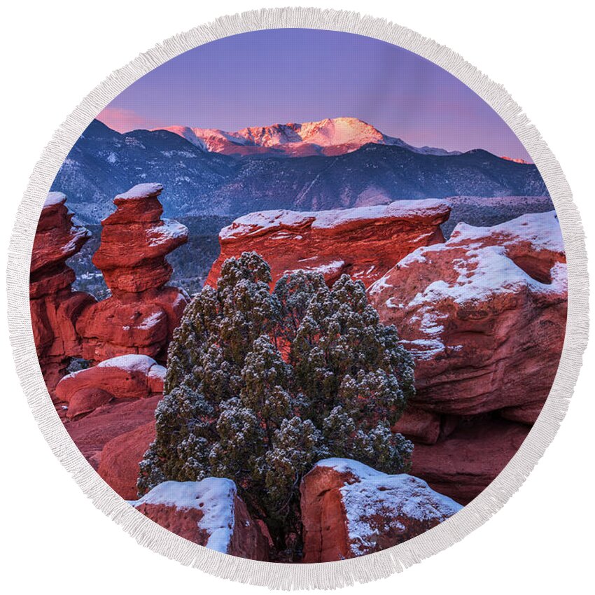 Mountain Round Beach Towel featuring the photograph Pikes Peak Sunrise by Darren White
