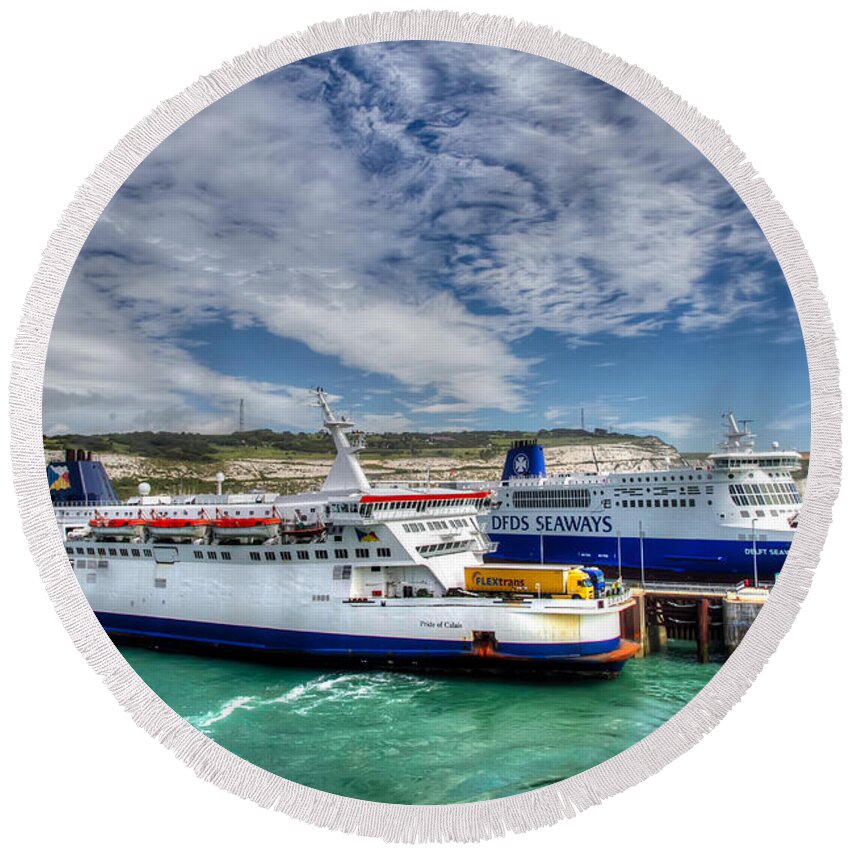 Dover Round Beach Towel featuring the photograph Preparing to Cross the Channel by Tim Stanley
