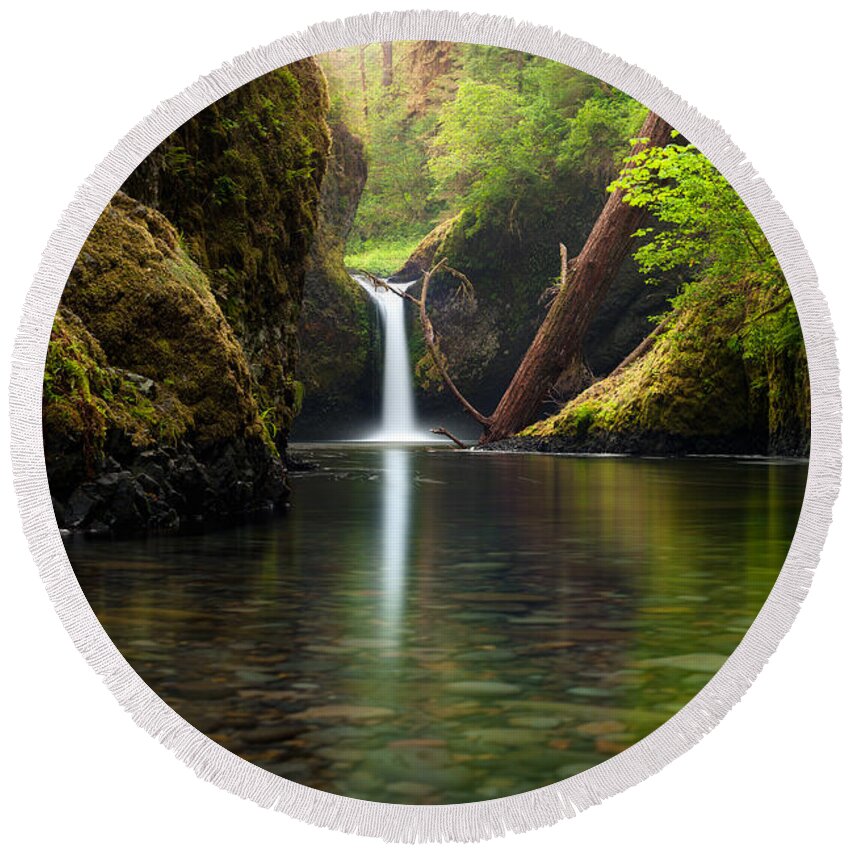 Punch Bowl Round Beach Towel featuring the photograph Punch Bowl Falls by Andrew Kumler