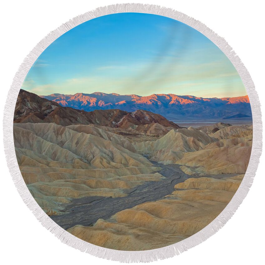 Landscape Round Beach Towel featuring the photograph Road To The Valley by Jonathan Nguyen