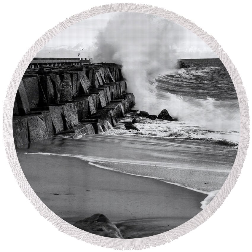  Round Beach Towel featuring the photograph Rogue Bullet Wave Cabrillo Beach By Denise Dube by Denise Dube