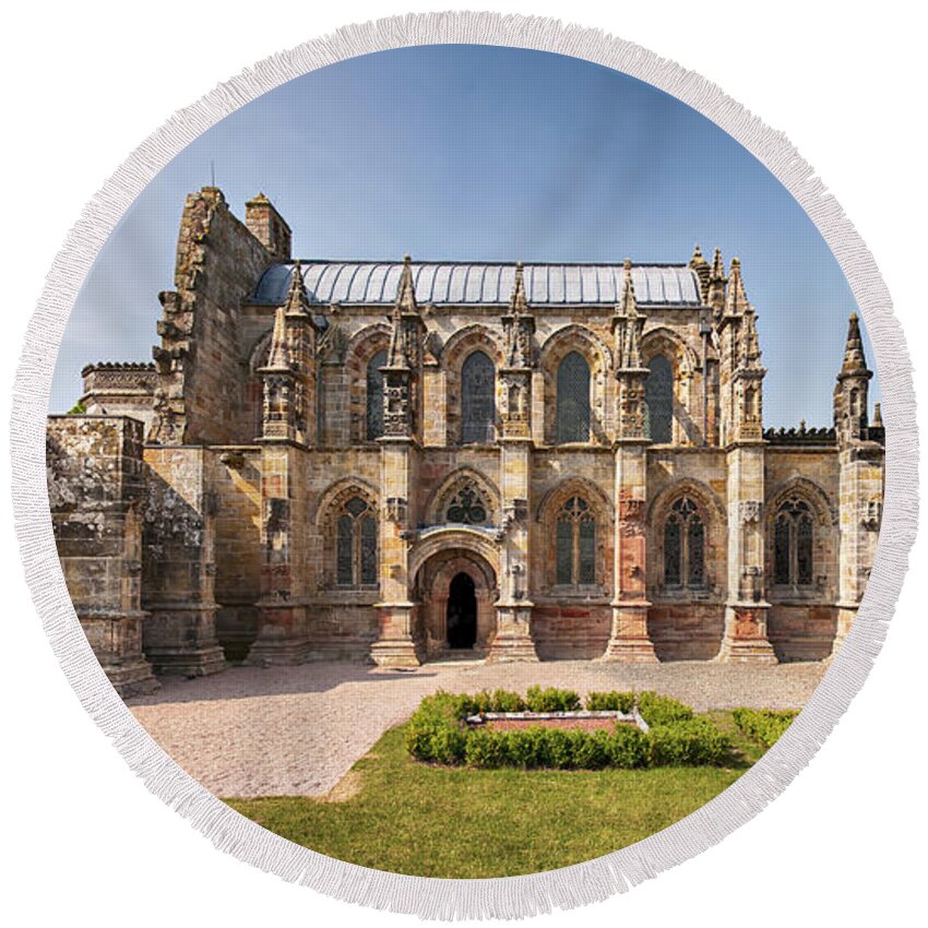 Vinci Round Beach Towel featuring the photograph Rosslyn Chapel 01 by Antony McAulay