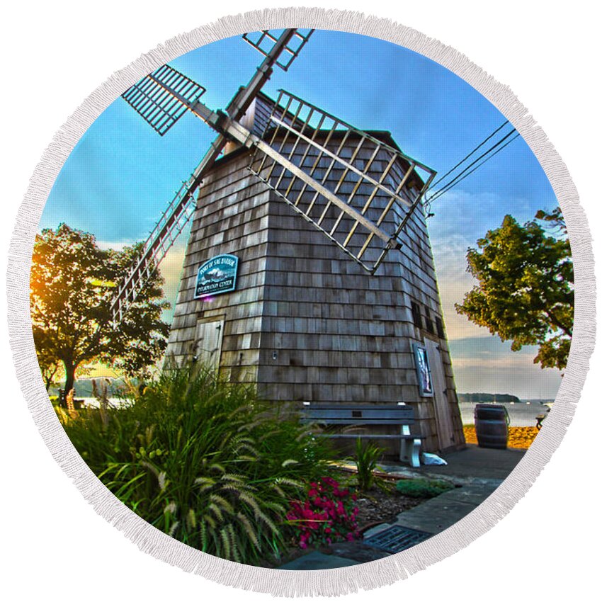 Sag Harbor Round Beach Towel featuring the photograph Sag Harbor Windmill by Robert Seifert