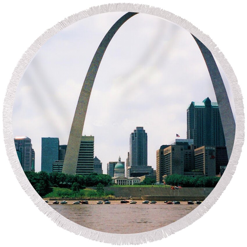 Gateway Arch Round Beach Towel featuring the photograph Saint Louis Arch by Tommy Anderson