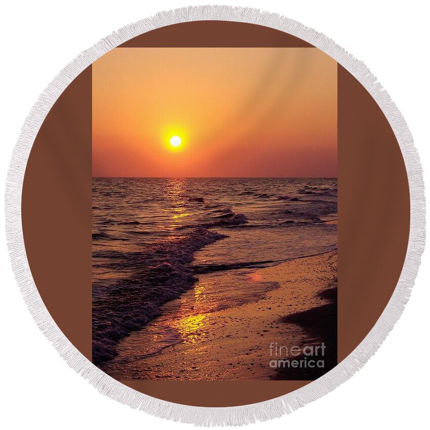 Bestseller Round Beach Towel featuring the photograph Sanibel Sunset by D Hackett