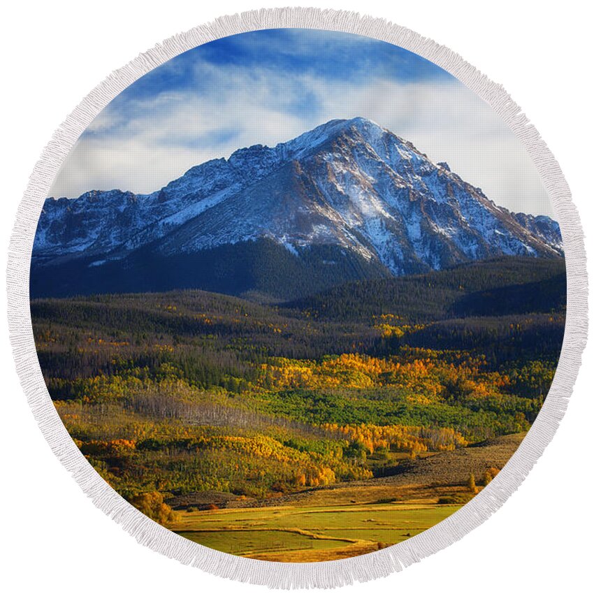Autumn Landscapes Round Beach Towel featuring the photograph Seasons Change by Darren White