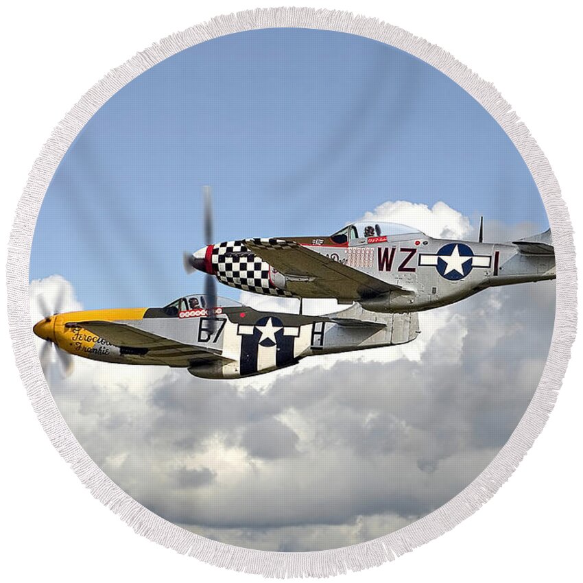 Aircraft Round Beach Towel featuring the digital art Show Time by Pat Speirs