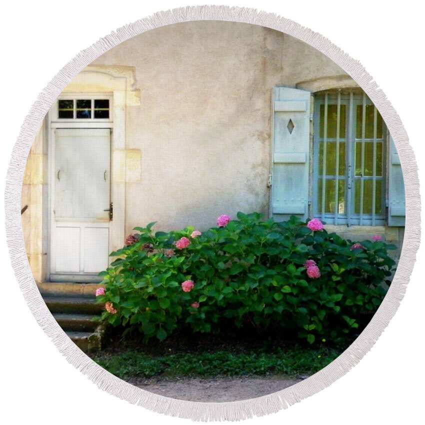Doors And Windows Round Beach Towel featuring the photograph Simply Charming by Lainie Wrightson
