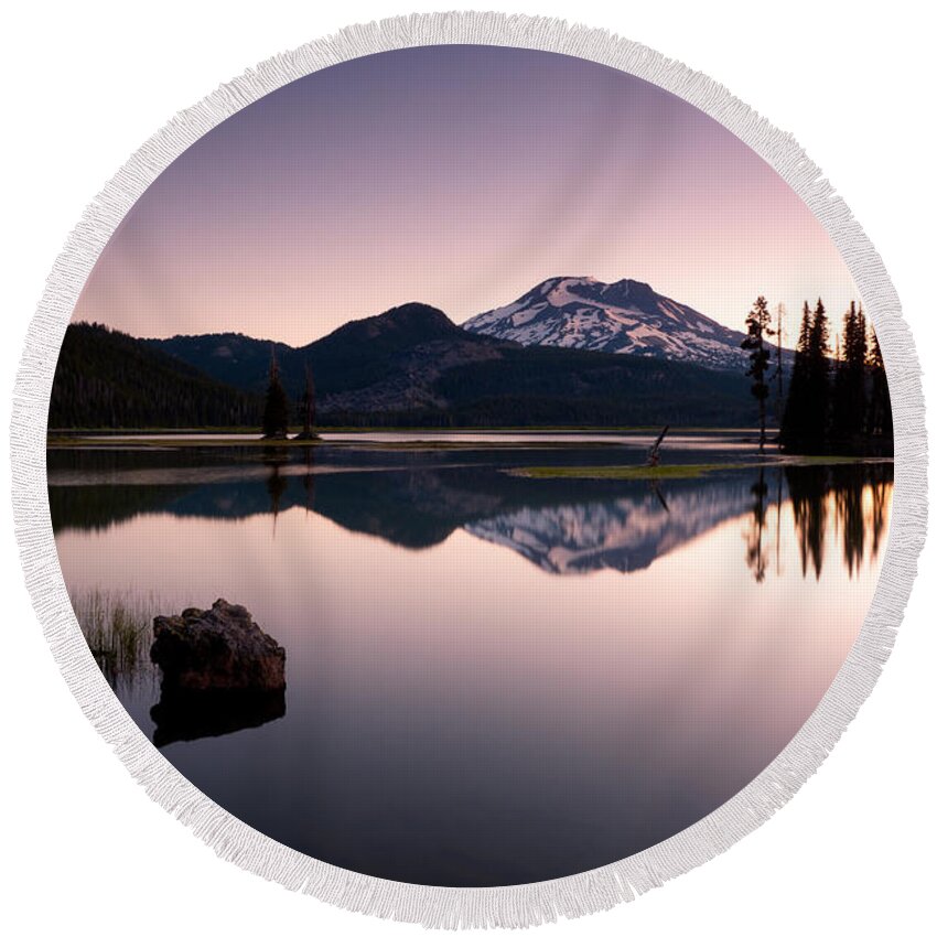 Sparks Round Beach Towel featuring the photograph Sparks Lake Sunrise by Andrew Kumler
