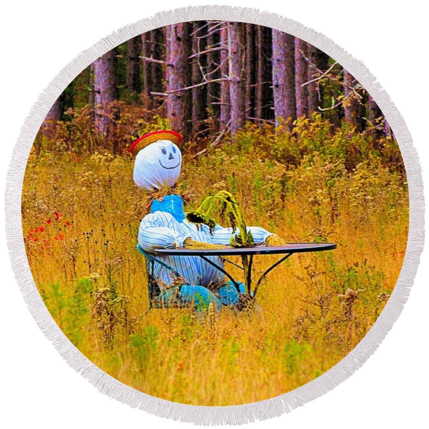 Scarecrow Round Beach Towel featuring the photograph Splendid Scarecrow by Elizabeth Dow