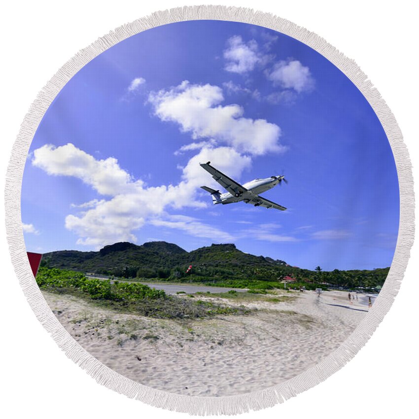 Saint Barth￿my Round Beach Towel featuring the photograph St Barts Takeoff by Matt Swinden