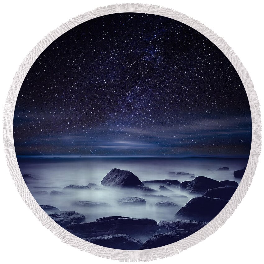 Night Round Beach Towel featuring the photograph Starry night by Jorge Maia