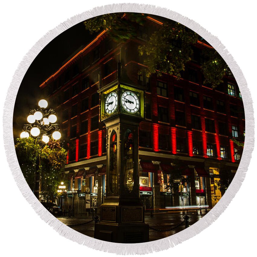 Gastown Round Beach Towel featuring the photograph Steam Clock Red by John Daly