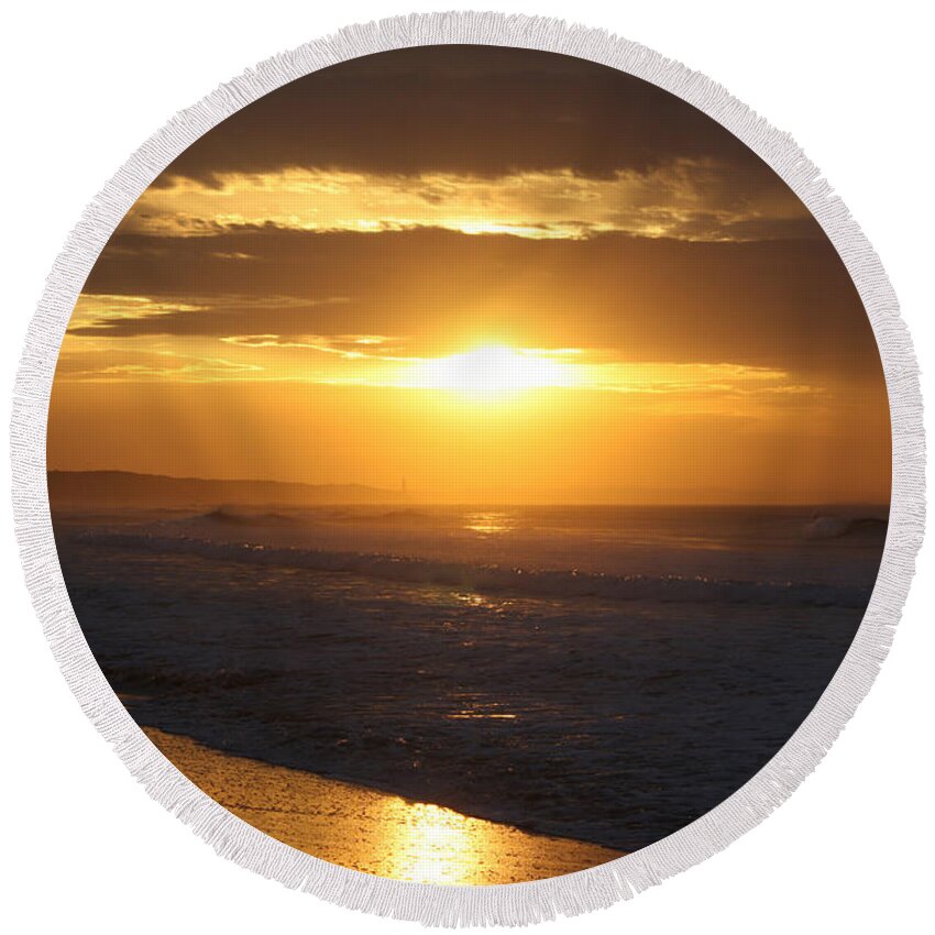  Beach Round Beach Towel featuring the photograph Sunrise over Point Lonsdale by Linda Lees
