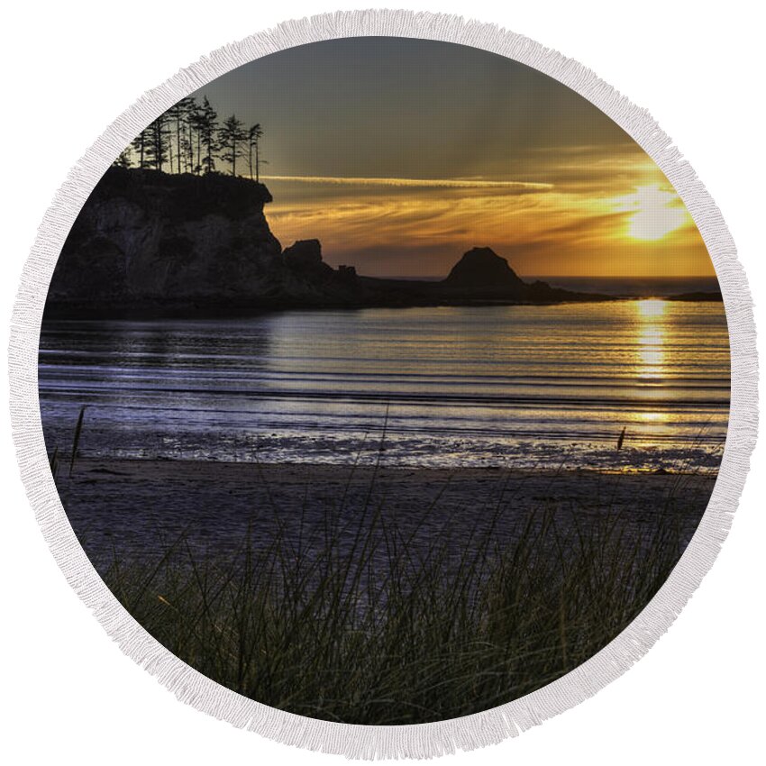Sunset Round Beach Towel featuring the photograph Sunset Bay Paradise by Mark Kiver