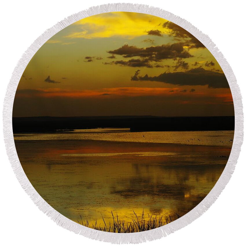 Lakes Round Beach Towel featuring the photograph Sunset On Medicine Lake by Jeff Swan
