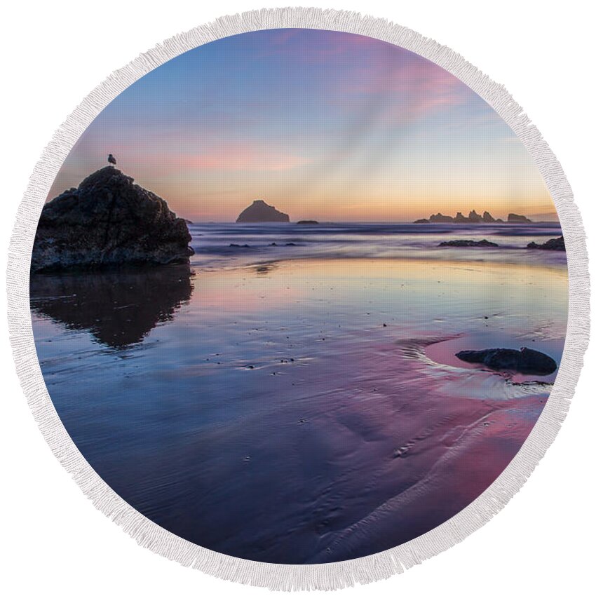 Bandon Round Beach Towel featuring the photograph Sunset on the Oregon Coast by Lindley Johnson