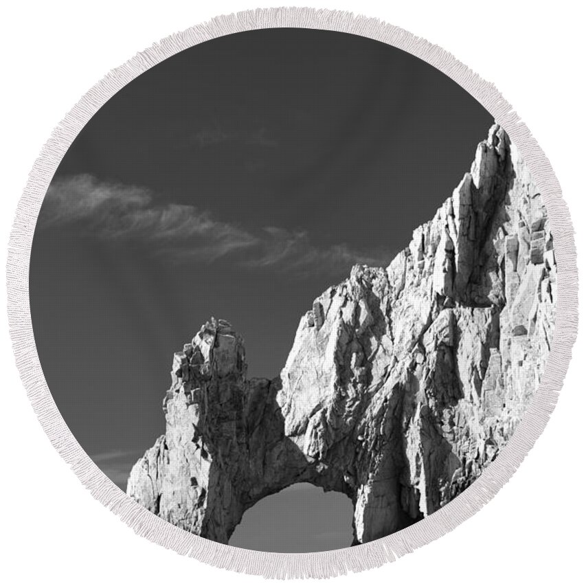 Los Cabos Round Beach Towel featuring the photograph The Arch in Black and White by Sebastian Musial