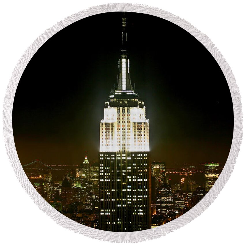 Night Round Beach Towel featuring the digital art The Empire State Building by Linda Unger
