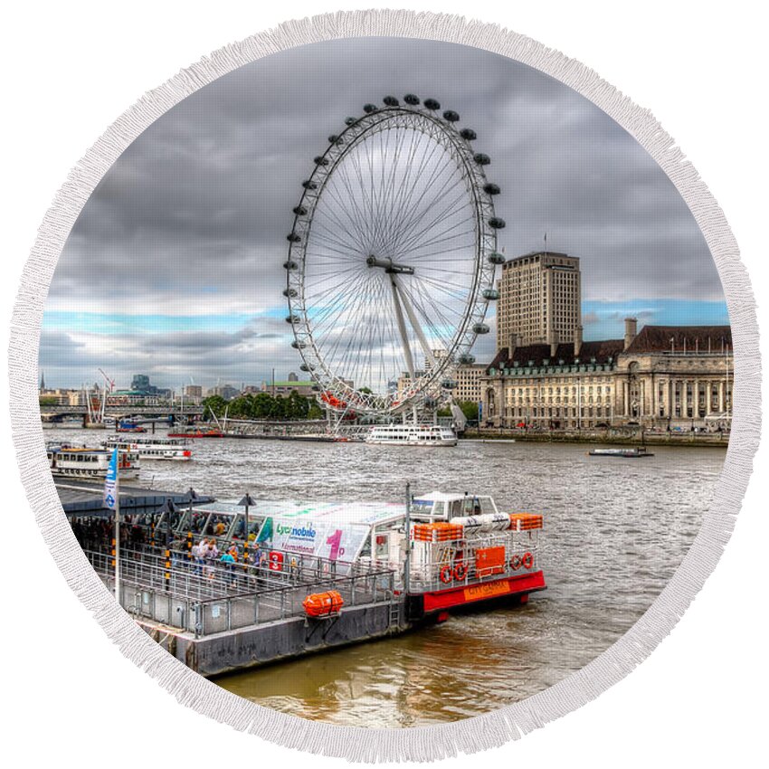 Tim Stanley Round Beach Towel featuring the photograph The Eye Across the Thames by Tim Stanley