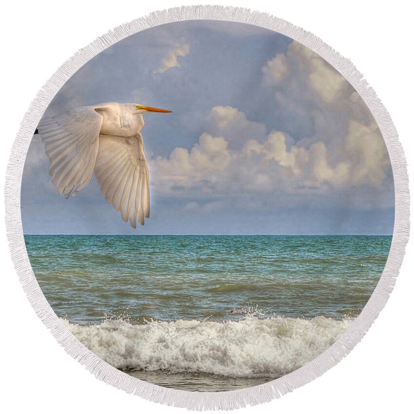 Beach Round Beach Towel featuring the photograph The Great Egret And The Ocean by Kathy Baccari