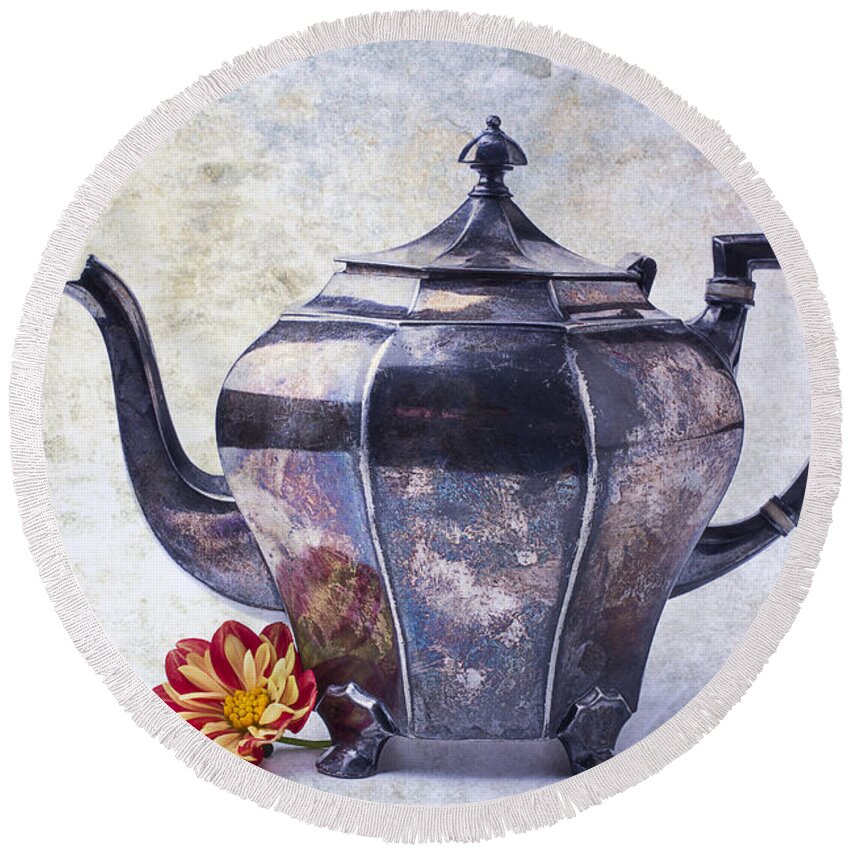 Teapot Round Beach Towel featuring the photograph The Old Teapot by Garry Gay