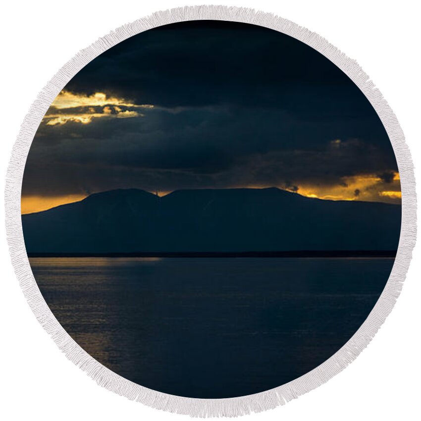 Mountain Round Beach Towel featuring the photograph The Sleeping Lady by Andrew Matwijec