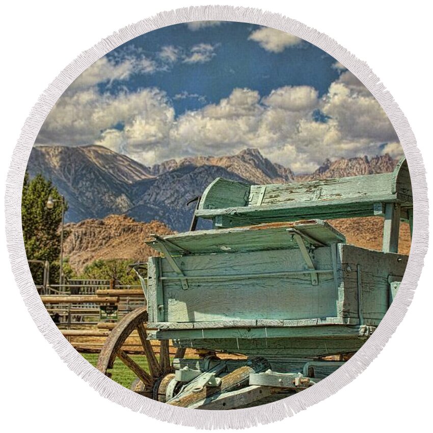 Old Round Beach Towel featuring the photograph The Wagon by Peggy Hughes