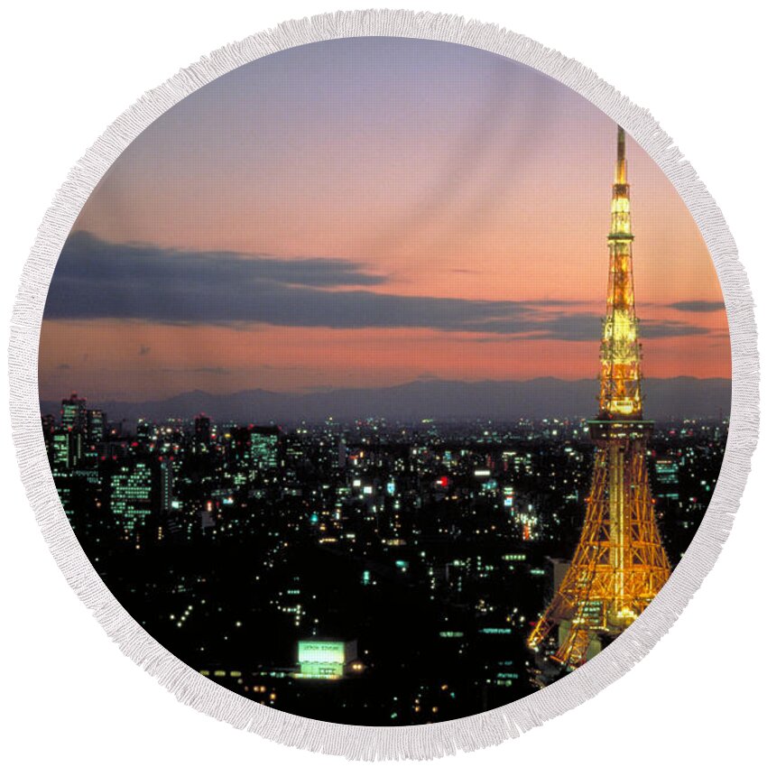 Travel Round Beach Towel featuring the photograph Tokyo Tower At Night by Hiroshi Harada