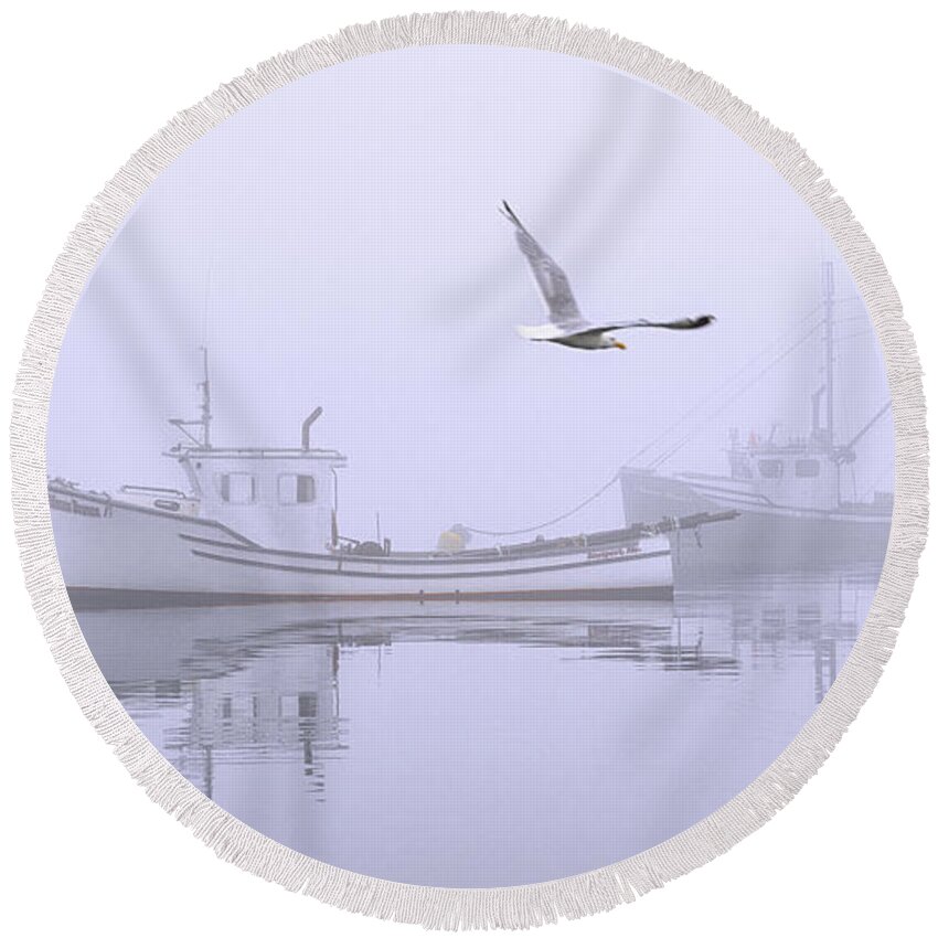 Tranquil Fog Round Beach Towel featuring the photograph Tranquil Morning Fog by Marty Saccone