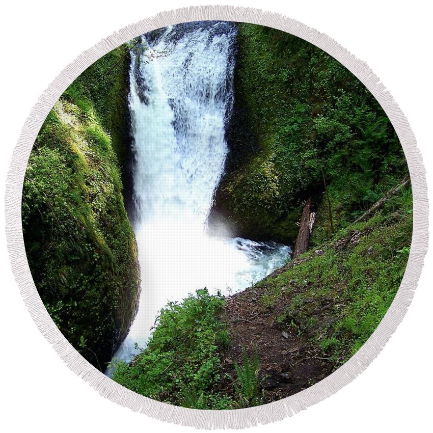 Waterfall Round Beach Towel featuring the photograph Middle Oneonta Falls by Charles Robinson