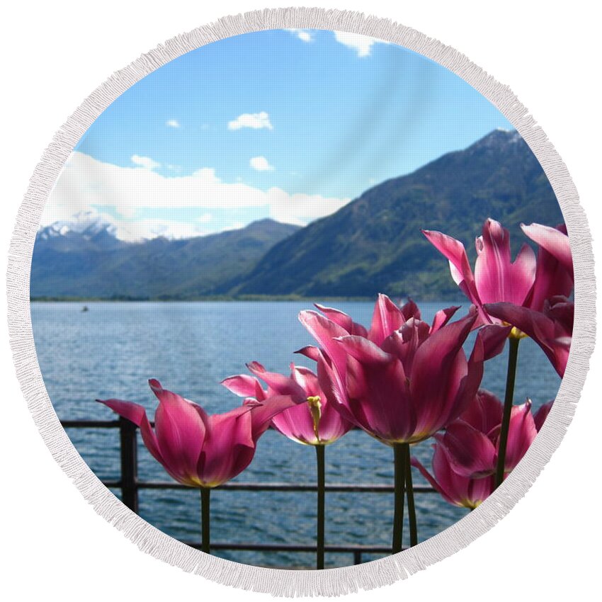 Sky Round Beach Towel featuring the photograph Tulips at Lake Geneva by Amanda Mohler