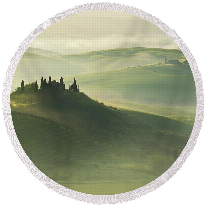 Field Round Beach Towel featuring the photograph Val d'Orcia by Jaroslaw Blaminsky