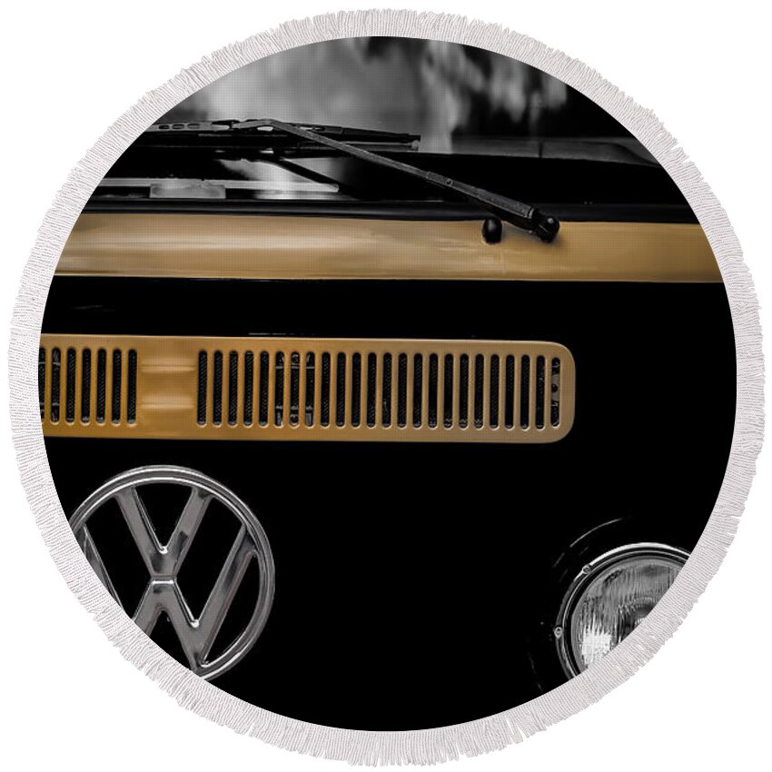 Volkswagen Bus Van Round Beach Towel featuring the photograph Volkswagen Bus by Edgar Laureano