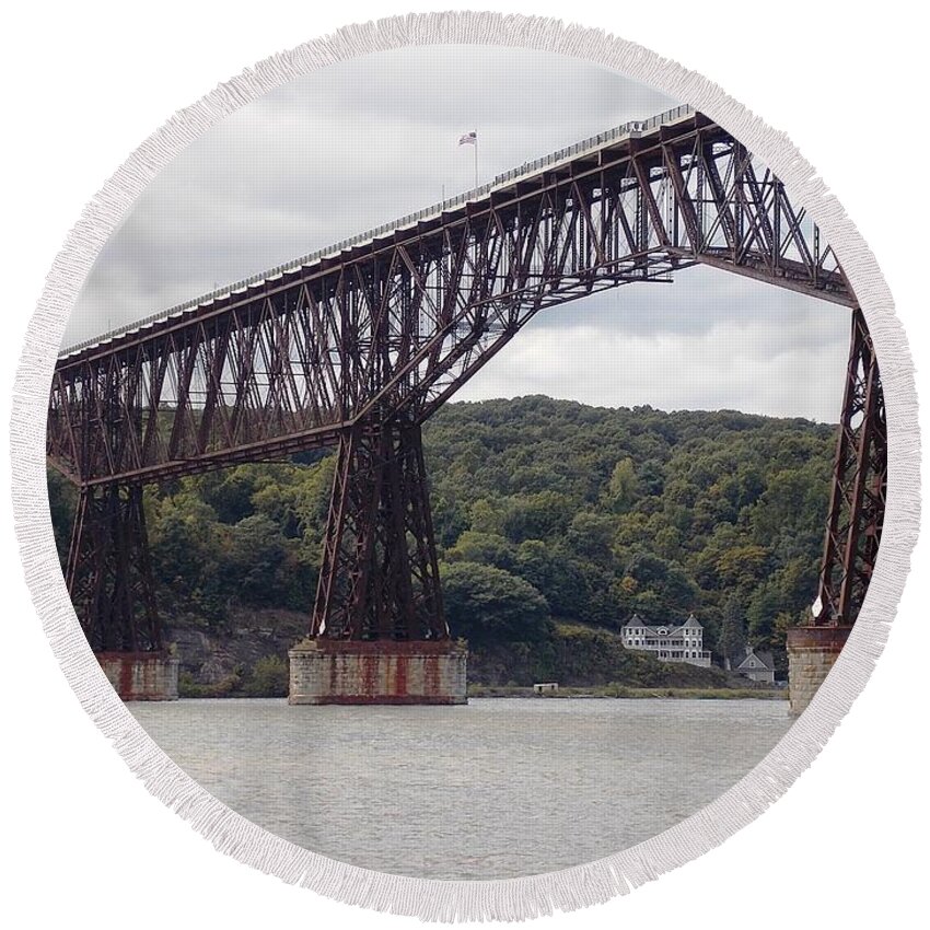 Walkway Round Beach Towel featuring the photograph Walkway Over the Hudson by Nina Kindred