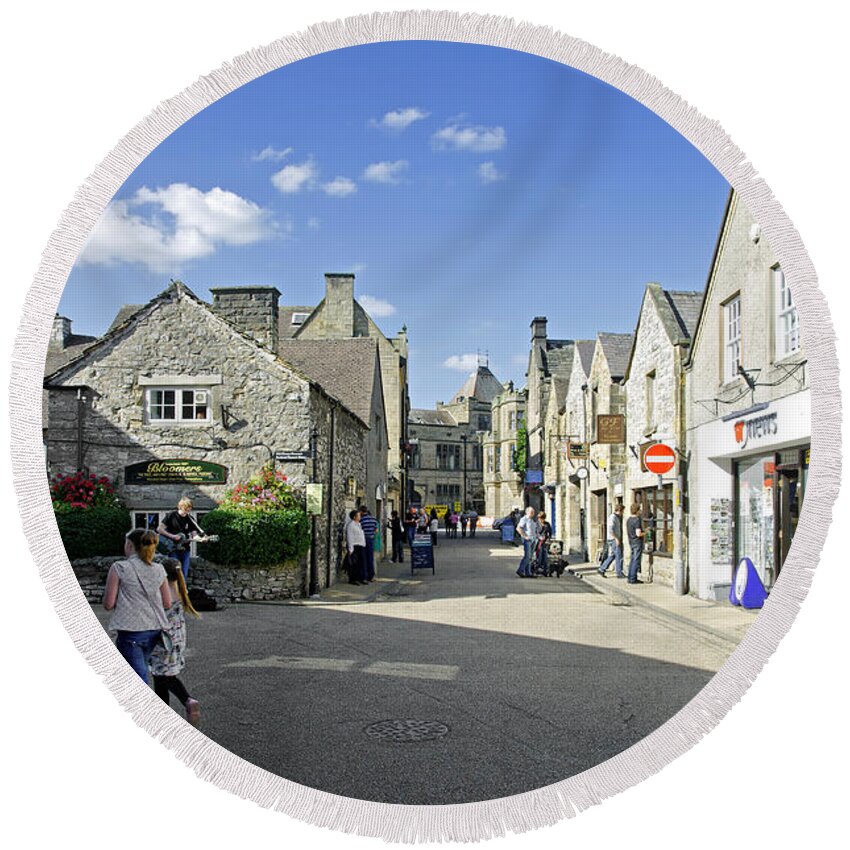 Bakewell Round Beach Towel featuring the photograph Water Lane - Bakewell by Rod Johnson