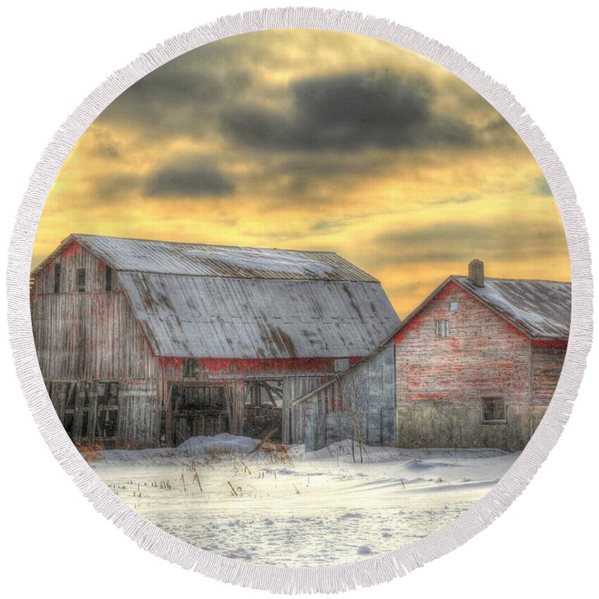 Barn Round Beach Towel featuring the photograph Weathered by Terri Gostola
