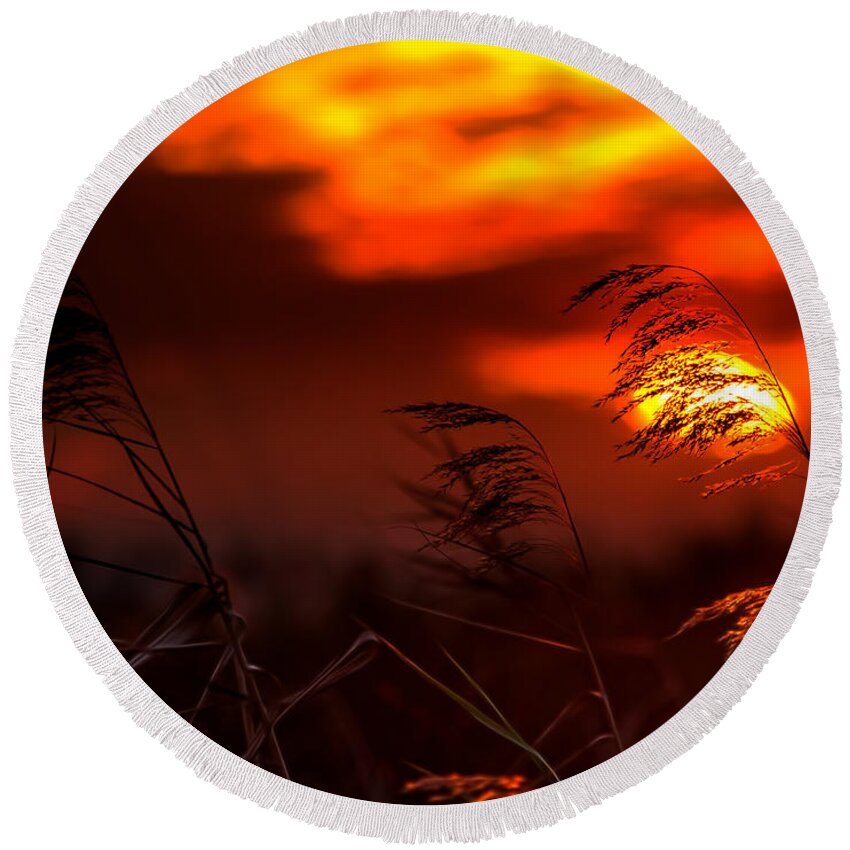 Sunset Round Beach Towel featuring the photograph Whispering Sunset by Mark Andrew Thomas