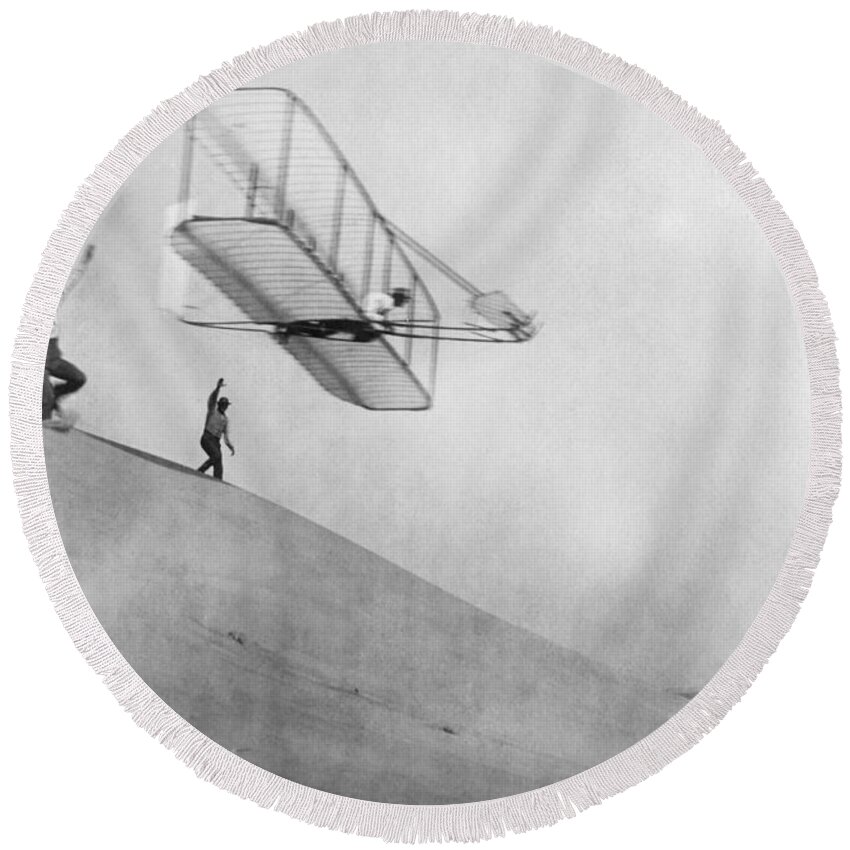 History Round Beach Towel featuring the photograph Wilbur Wright Pilots Early Glider 1901 by Science Source