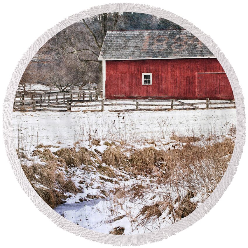 Barn Round Beach Towel featuring the photograph Winter Barn by Dale Kincaid